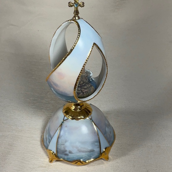 2005 Thomas Kinkaid Beacon of Hope Lights of Faith Musical Porcelain Egg - Picture 6 of 10